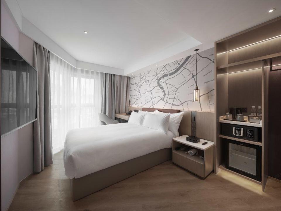 Holiday Inn Shanghai Huaxia By Ihg - Overlooking City Scenery At Sky View Restaurant Exterior foto