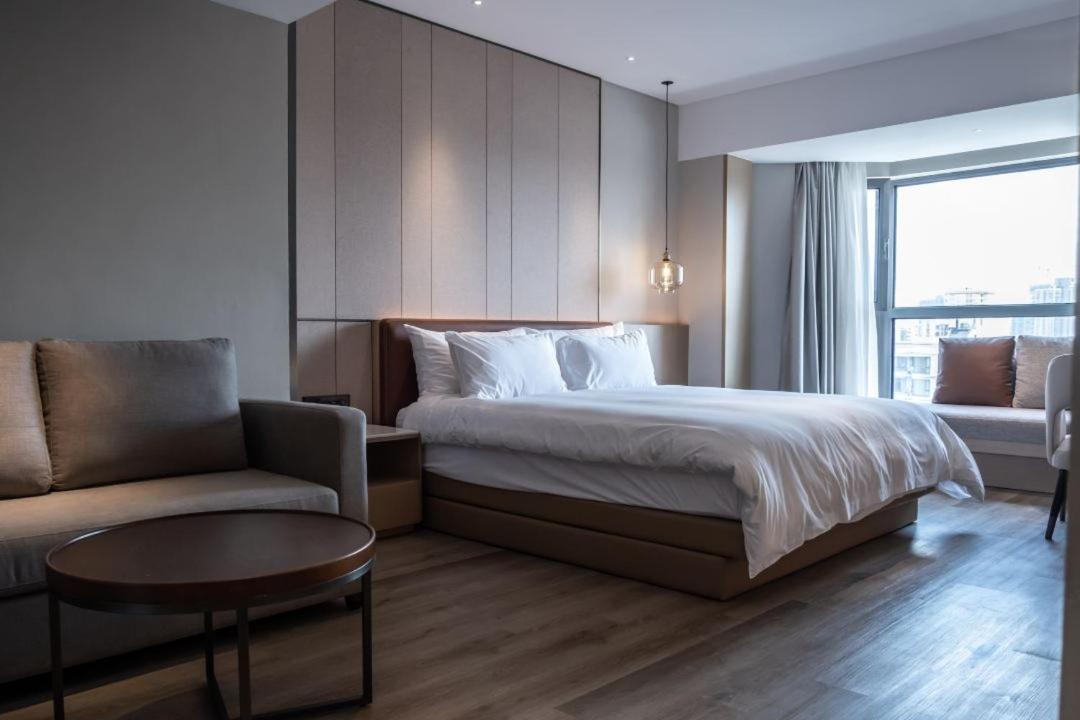 Holiday Inn Shanghai Huaxia By Ihg - Overlooking City Scenery At Sky View Restaurant Exterior foto